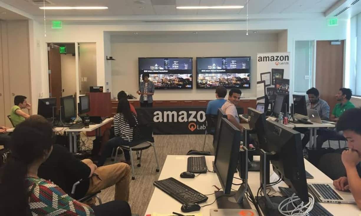 Platz 4: Amazon Lab126Durchschnittliches Gehalt inklusive Boni: 150'100 Dollar (145'000 Franken)Durchschnittliches Grundgehalt: 138'700 Dollar (134'000 Franken)Branche: Technologie; Forschung und EntwicklungHauptsitz: Sunnyvale, KalifornienFacebook/CC