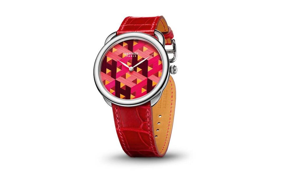 Feine Form: Dieses Zifferblatt des Hermès Arceau H Cube hat es in sich: Strohhalme, ausgelegt zu kubischen H. Denkbar schlicht, aber auch denkbar raffiniert. Dazu ein Gehäuse aus diskretem Weissgold und ein rares Werk aus der Manufaktur Vaucher, an der Hermès beteiligt ist. Hermès Arceau H Cube, 50'000 Franken.