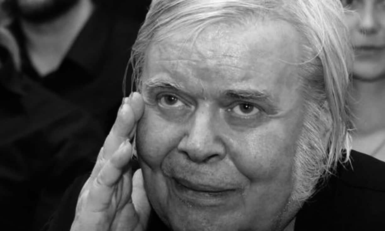 Hansruedi Giger wurde am 5. Februar 1940 in Chur geboren. Der Maler und Oscar-Preisträger erlag am 12. Mai im Alter von 74 Jahren in einem Zürcher Spital Verletzungen, die er sich bei einem Sturz zugezogen hatte. Weltberühmt wurde er durch Filme wie «Alien» oder «Species» deren Stil er mit seinen Figuren prägte. 1980 erhielt Giger den Oscar in der Kategorie «Beste visuelle Effekte» für den Film «Alien.» Sehen Sie nachfolgend einige Impressionen seines Werks.