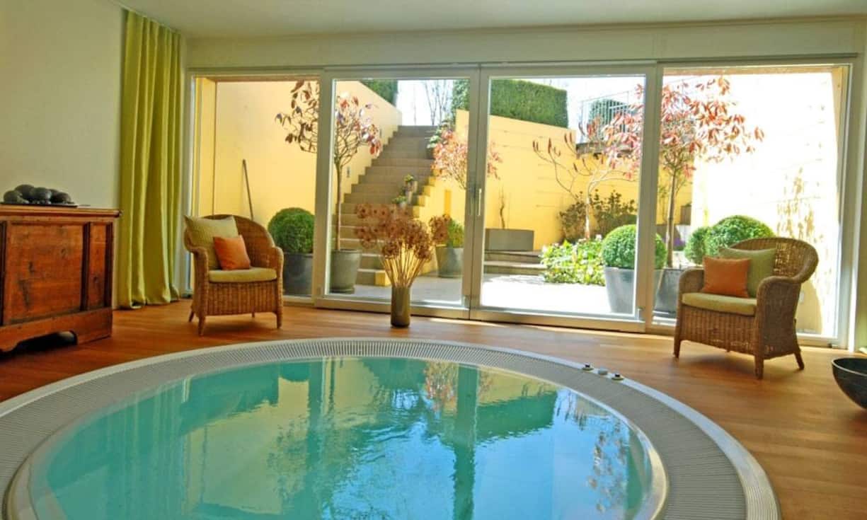 ...Wellnessbereich mit Whirlpool, Partyraum, Fitnessraum, ...