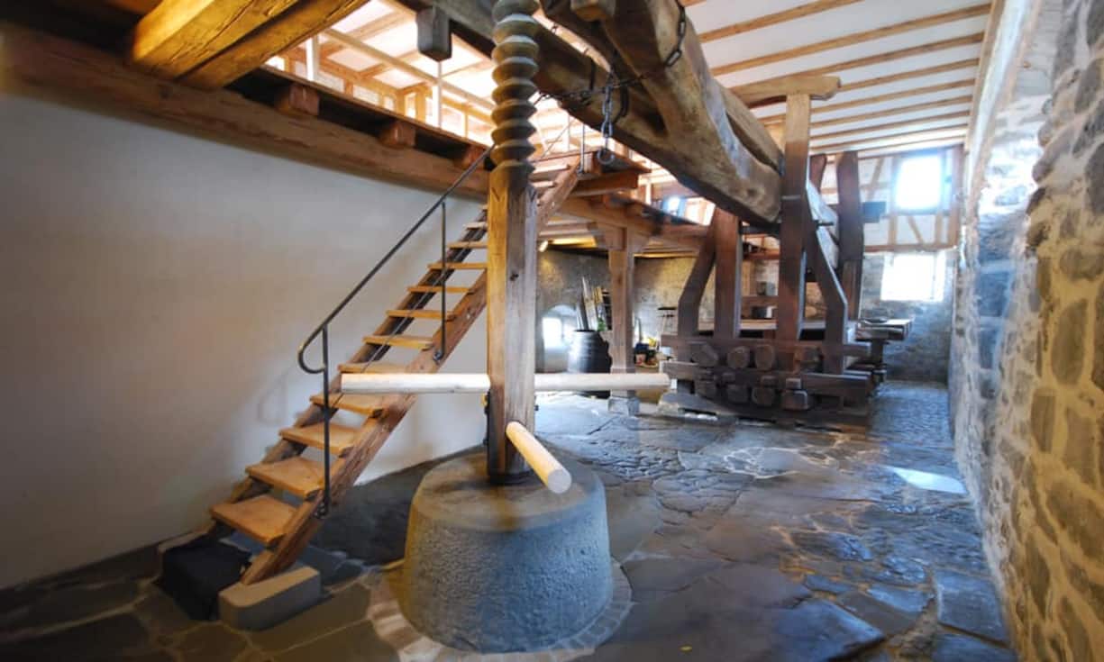 Das Mühlwerk ist dem Gebäude erhalten geblieben, was...