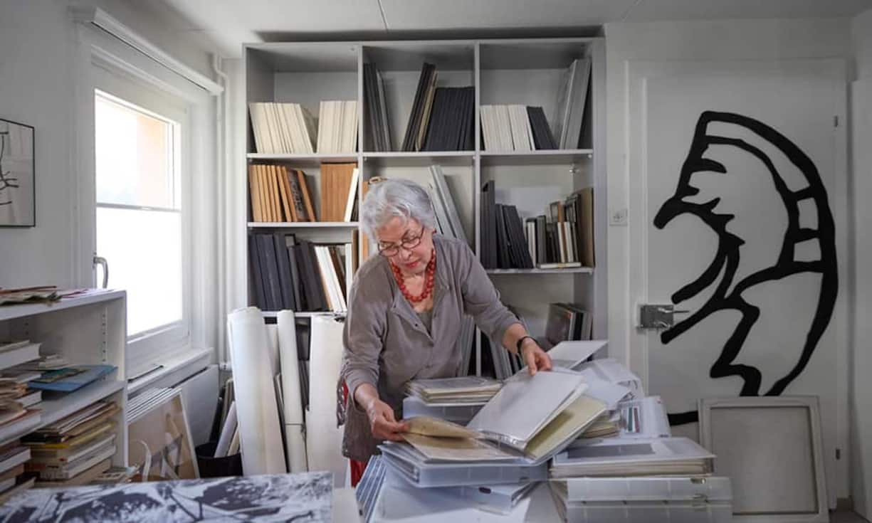 Der Koordinationsabzug von heute 24'675 Franken wird gesenkt. Er beträgt neu 40 Prozent des Jahreslohnes, mindestens jedoch 14'100 Franken und höchstens 21'150 Franken. Das führt dazu, dass ein grösserer Teil des Lohns versichert wird, was höhere Spareinlagen zur Folge hat.