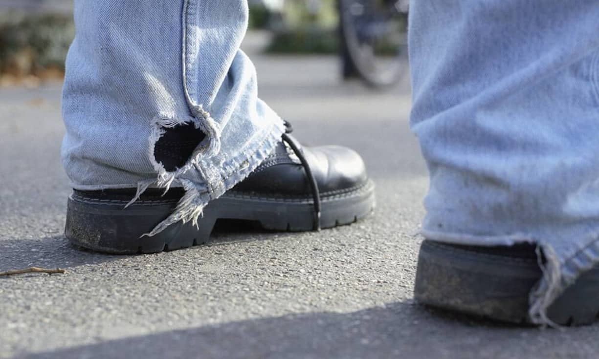 Was man im Assessment tun und lassen sollte:Das Erscheinungsbild:Don't: Kaputte Kleidung oder ungewaschene Haare machen keinen guten ersten Eindruck.