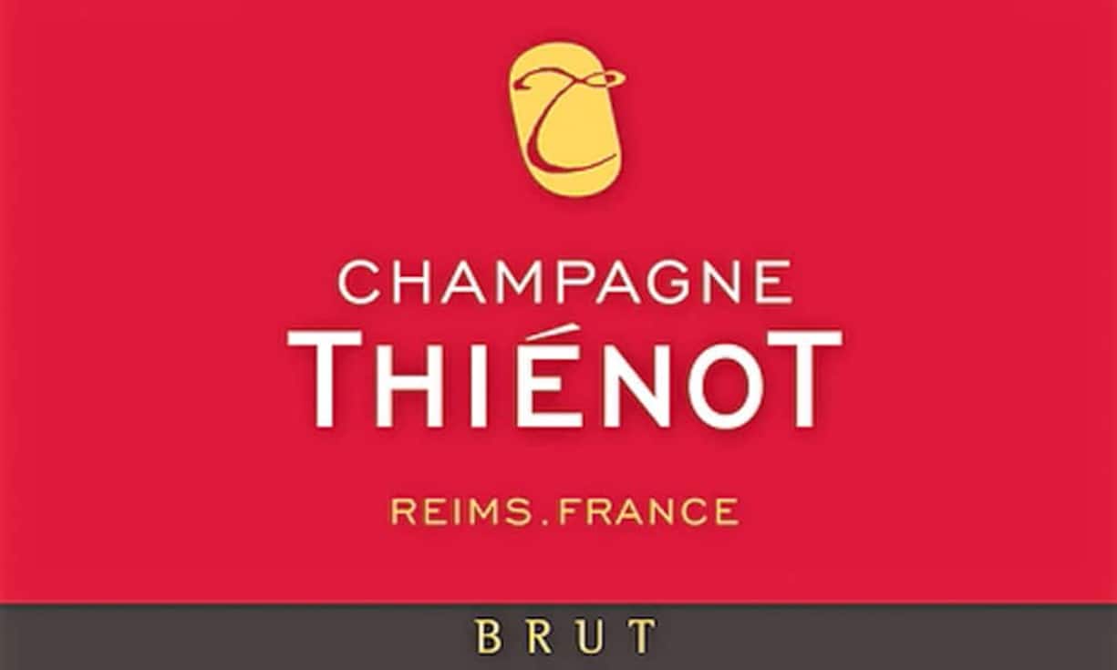 Thiènot Brut. Die 45 Prozent Chardonnay und 35 Prozent Pinot Noir bescheren diesem Champagner mit goldenem Aussehen eine wunderbare Ausgewogenheit. Er zeichnet sich durch ein elegantes Bouquet aus Blumen und weissen Früchten sowie einen frischen, vollen und delikaten Geschmack von begeisterungswürdiger Länge aus.