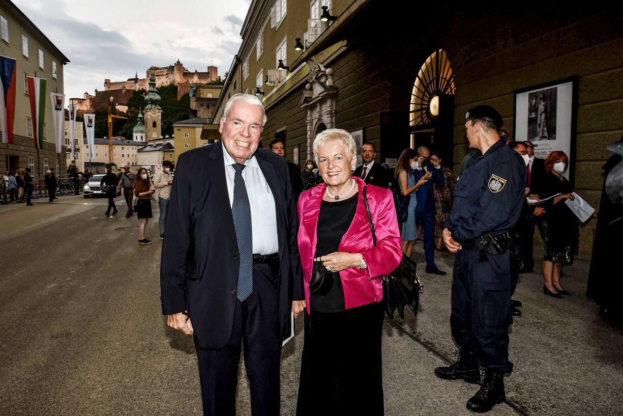 Klaus Michael KÃ¼hne, Gattin Christine, KÃ¼hne Stiftung, Sponsor, Konzert Wiener Philharmoniker, Salzburger Festspiele, 2021 *** Klaus Michael KÃ¼hne, wife Christine, KÃ¼hne Foundation, Sponsor, Concert Vienna Philharmonic Orchestra, Salzburg Festival, 2021