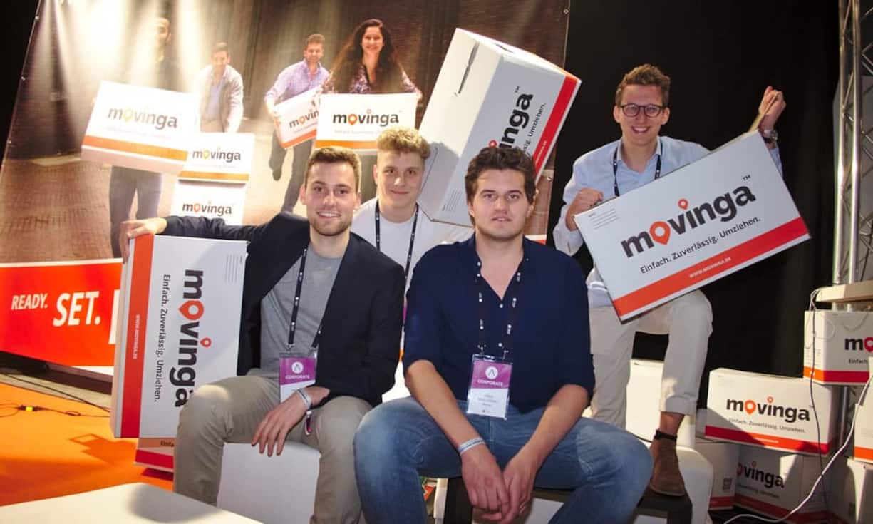 Startup of the Year 2015 in Deutschland:
Yannick Müller, Head HR, Movinga;
Yanick Steinbeck, country manager UK, Movinga;
Chris Maslowski, Owner & Founder, Movinga;
Jan Baeriswyl, Praktikant & Business Developer, Movinga (v.l.n.r.)