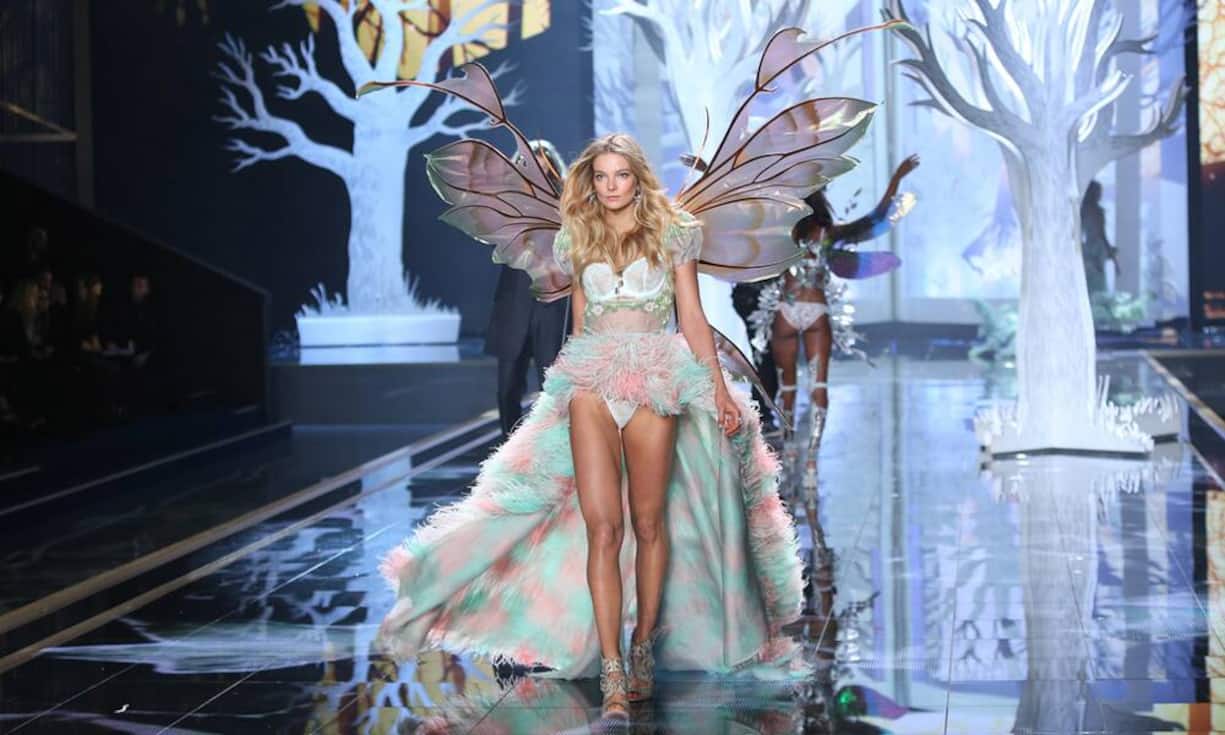 Die Bühne erstrahlte in einer Märchenkulisse.