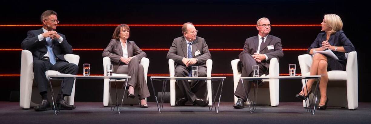 Yves Serra, Georg Fischer AG; Franziska A. Tschudi, WICOR Holding AG; André Kudelski; Christoph Mäder, Präsident scienceindustries; Christine Maier, Moderatorin