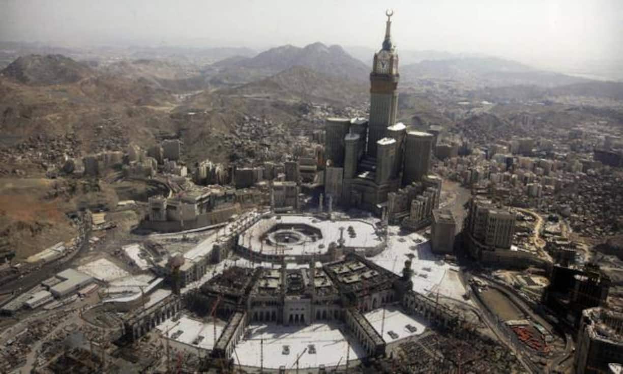 Im Jahr 2012 wurden die Abraj Al Bait Towers mit dem zentralen Uhrturm fertiggestellt. Direkt neben der grossen Moschee von Mekka ragt das Gebäude 601 Meter in die Höhe.
Keystone