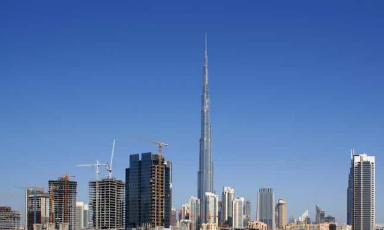 Diese Superwolkenkratzer sollen 2020 stehen:Der Burj Khalifa war 2010 das erste Hochhaus mit einer Höhe von mehr als 600 Metern. Mit 828 Metern ist der Wolkenkratzer in Dubai bis heute mit grossem Abstand das höchste Haus der Welt.
Nepenthes/CC/Wikimedia