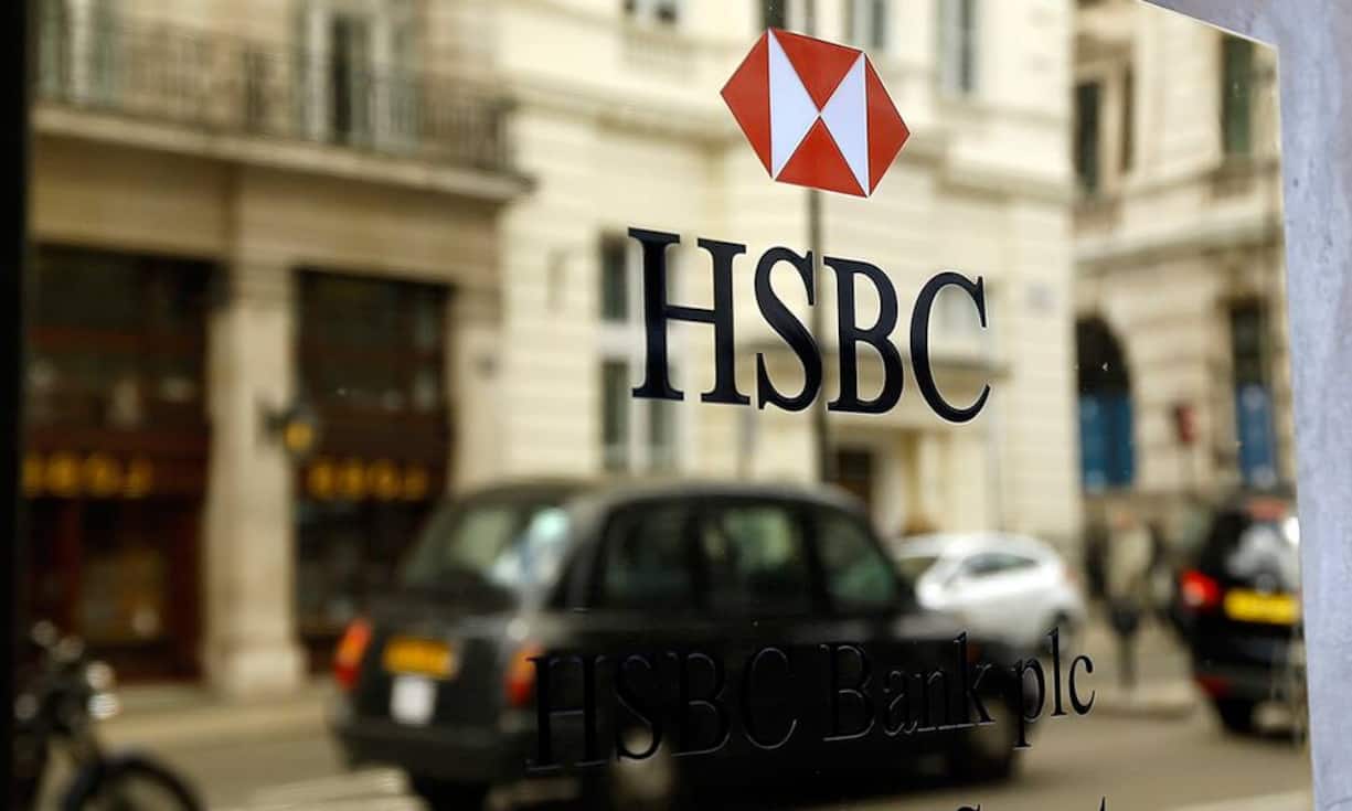 HSBCAuch Europas grösste Bank liebäugelt mit der französischen Hauptstadt: HSBC will mit dem EU-Abschied Grossbritanniens einen Teil ihrer Aktivitäten verlagern. Von den 5000 UK-Mitarbeitern sollen 1000 umziehen.