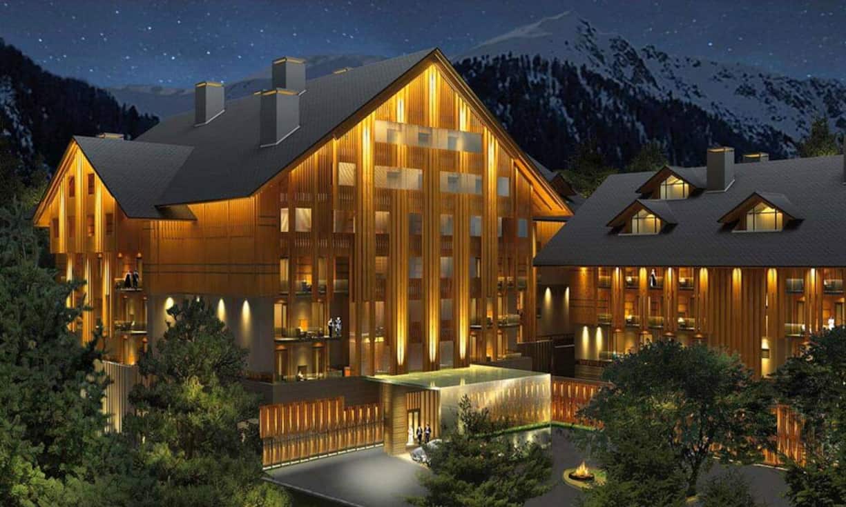 The Chedi in Andermatt: Durch die Einhaltung des Minergie-Standards und dem Einsatz von regionalen Baustoffen und Arbeitskräften will das Luxushotel nachhaltig sein. Am 20. Dezember wird das Haus offiziell eröffnet.