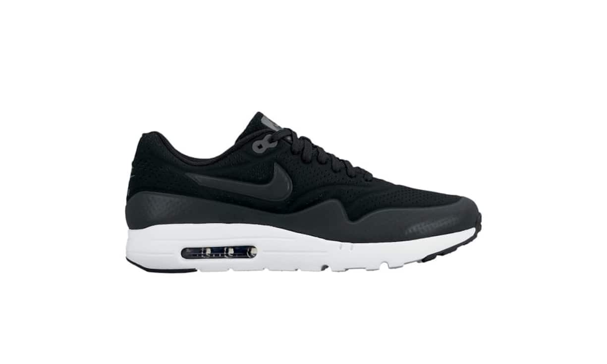 Trittfest: Nike Der Nike Air Max hat sich inzwischen zum Trendschuh entwickelt. Dieses trendige Model namens Nike Air Max 1 ultra moire hat eine neue Sohle, die leichter und flexibler sein soll. Preis 160 Franken
