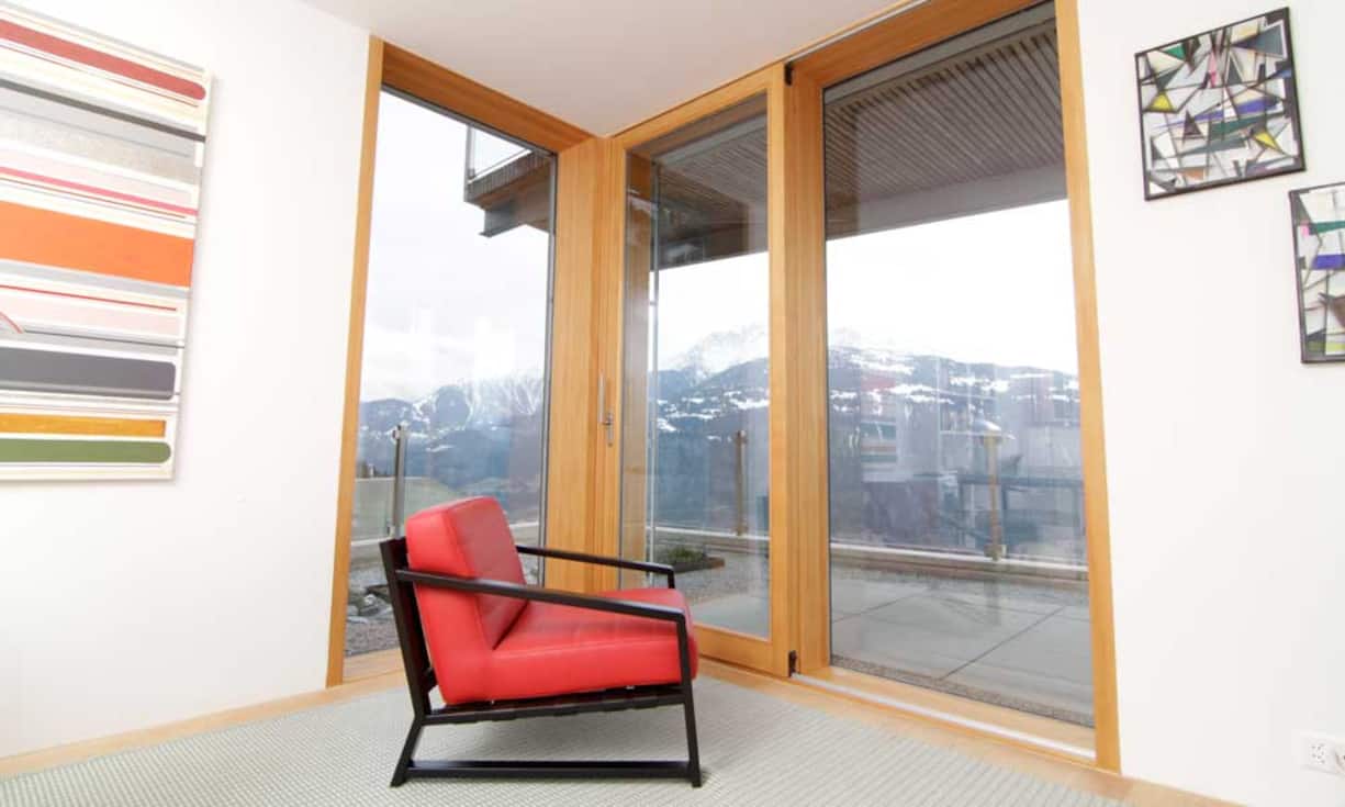 Die Wohnung verfügt über eine durchdachte Raumaufteilung und mehrere praktische Nebenräume (Wellness, Fitness, Keller, Skikeller, Wirtschaftsraum).