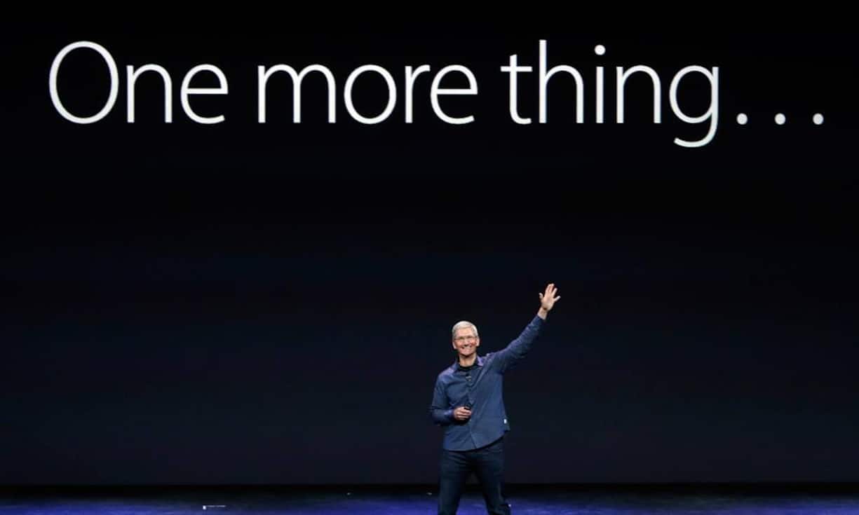 Angeblich sind vor kurzem Gespräche über eine Kooperation mit BMW und Daimler gescheitert. Die neueste Meldung betrifft einen hochkarätigen Neuzugang von Tesla. Prototyp-Spezialist David Masiukiewicz verstärkt nun das Team. Die spärlichen Fakten machen eine Prognose zum iCar schwierig. Allerdings ist davon auszugehen, dass es kein Massenprodukt wird.Bei Apple weiss man nie... doch ein Nachfolger des iPhones ist bislang nicht in Sicht.Bilder: Keystone