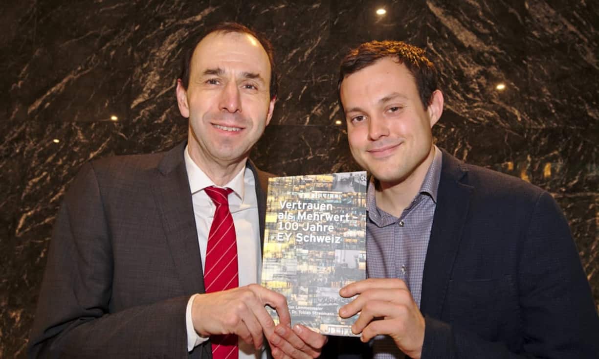 Die Autoren des Jubiläumsbuches:
Prof. Dr. Tobias Straumann;
Adrian Lemmenmeier