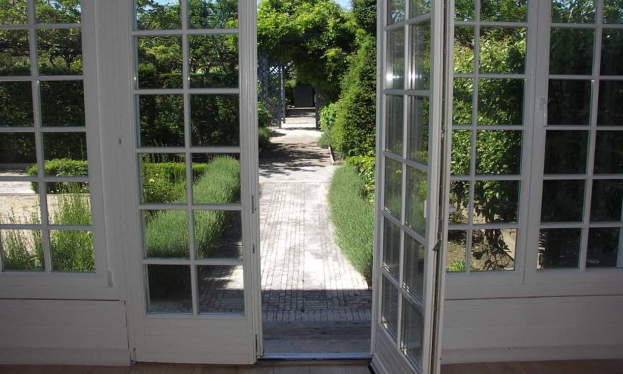 Die hellen, hohen Räume bieten sich beispielsweise als Standort für Ausstellungen, Werbefläche, Verkauf, Büro Schlungsräumlichkeiten, Fitnesscenter oder Gärtnerei an.