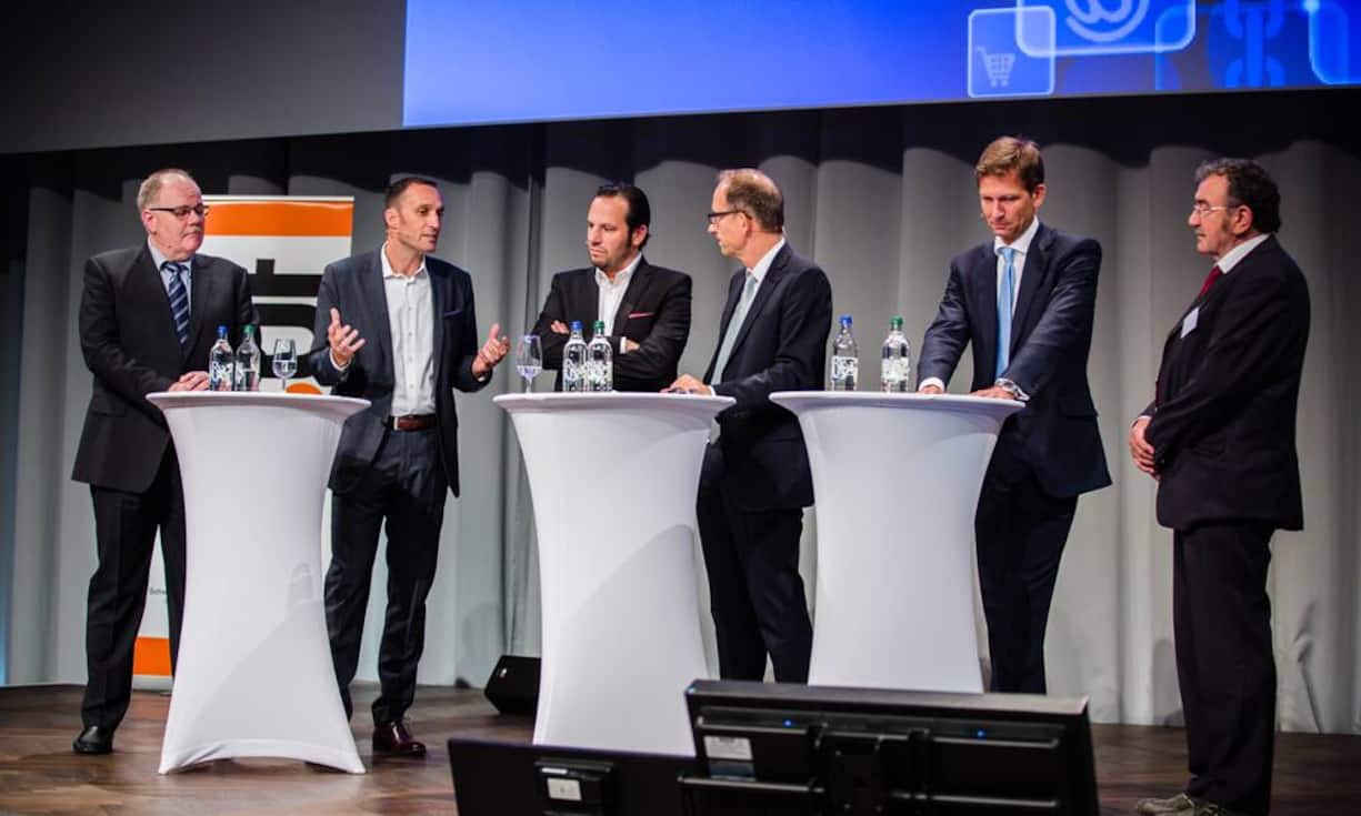 Jürg Bloch, Head of Information Technology, Facility-Management & Security bei Manor AG, Martin Bürki, Managing Director Switzerland Ericsson AG, Manuel P. Nappo, Hochschule für Wirtschaft Zürich, Leiter Fachstelle Social Media Management, Roger Brennwald, Moderator, Christian Keller, General Manager IBM Schweiz und Fredy Schwyter, Dipl. Ing. HTL/STV, CISA, CISM, CEO Advanced Telematic Research