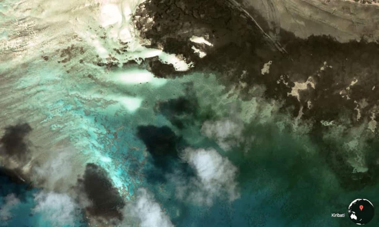 Inselstaat Kiribati im Pazifik. Das Landesgebiet erstreckt sich über eine Vielzahl an Inseln nördlich und südlich des Äquators.