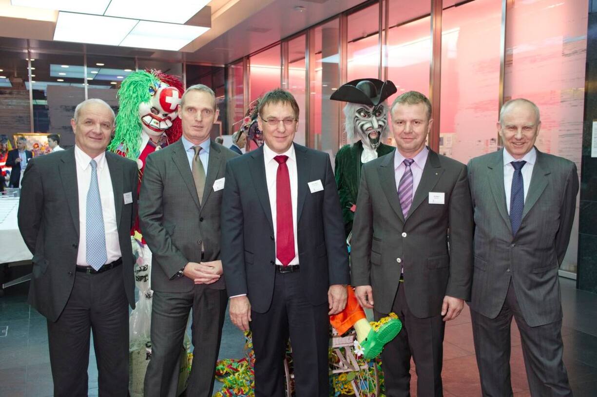 Martin Naville, CEO, AMCHAM; Oliver Denzler, CEO, Neoperl Holding AG; Norbert Münzel, CEO, Rolic Technologies Ltd.; Willi Miesch, CEO, Medartis AG; Gottlieb A. Keller, Member of Coporate Executive Committee, Roche, und Moderator des Panelgesprächs.