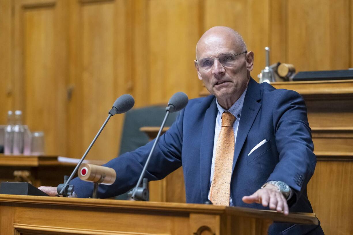 die Nationalräte Alfred Heer (o.r.) und