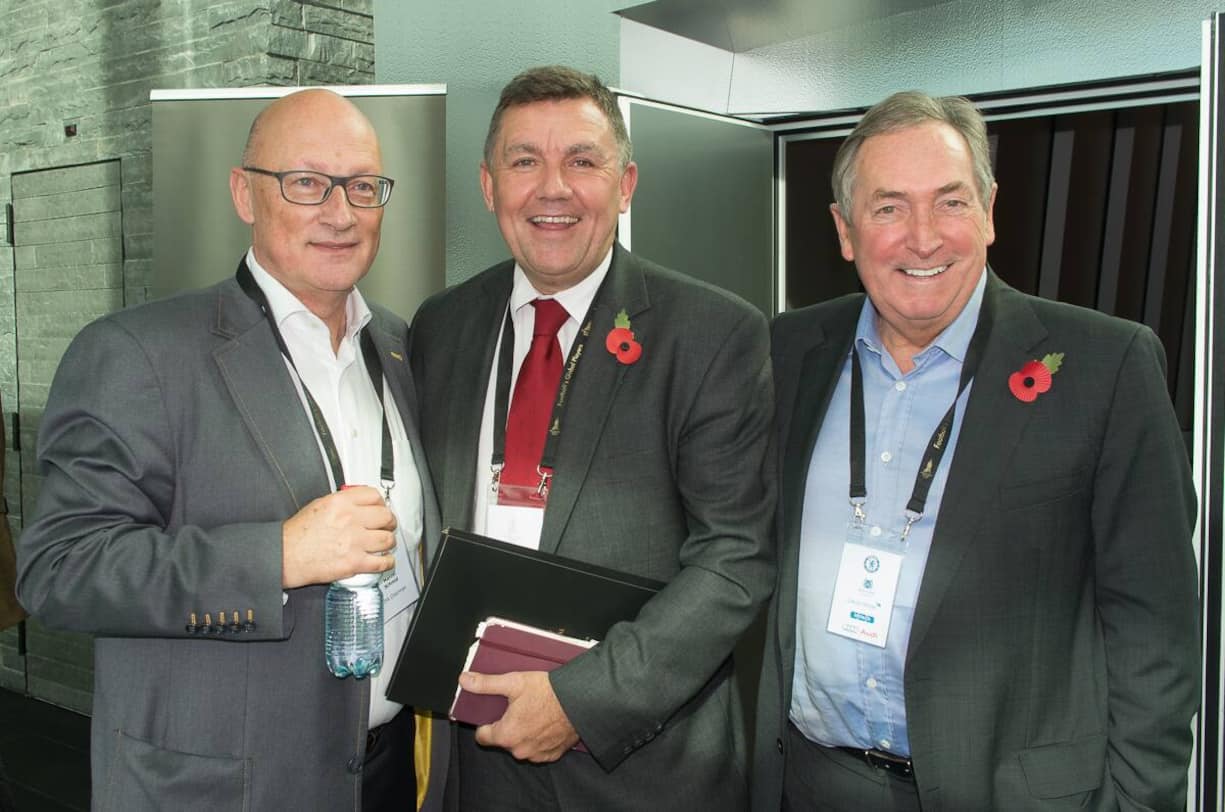 Marcel Schmid, IFA-Gründer und Präsident; Victor Grove, PrivatAir SA; Gérard Houllier, Red Bull Soccer