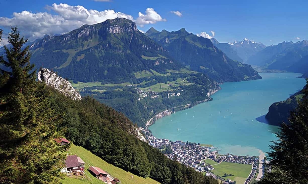 Der Berg ruft: Der von Bergen umgebene Vierwaldstättersee bietet neben einer imposanten Landschaft ein mildes Seeklima - mitten in der Zentralschweiz.Hannes Röst/ Wikimedia