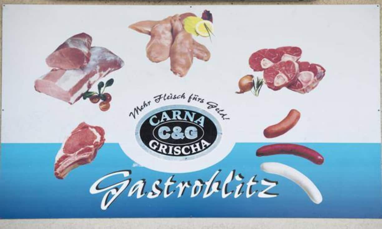 Rang 9: Carna Grischa
Ebenfalls im November deckt ein Koch den über Jahrzehnte andauernden Skandal bei Carna Grischa auf. Das Bündner Unternehmen hat die Deklarationen bei Fleisch-Lieferungen gefälscht und seine Kunden getäuscht.
Keystone