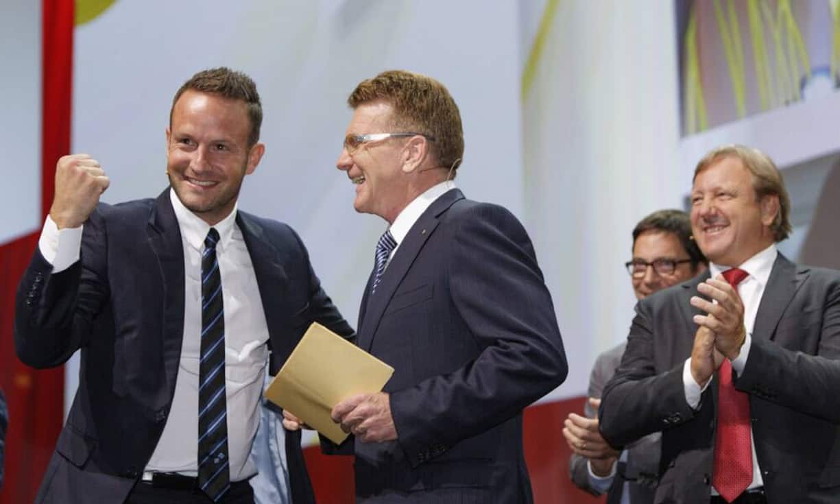 v.l.n.r. Gewinner Thomas H. Rüegg Baumann Federn AG, Hans-Ulrich Müller; Präsident Swiss Venture Club