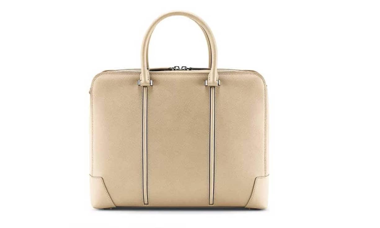 MCM: Schlicht
Aus Safiano-Leder ist diese Brieftasche aus der Frühjahr-/Sommerkollektion von MCM.
Preis: 865 Franken