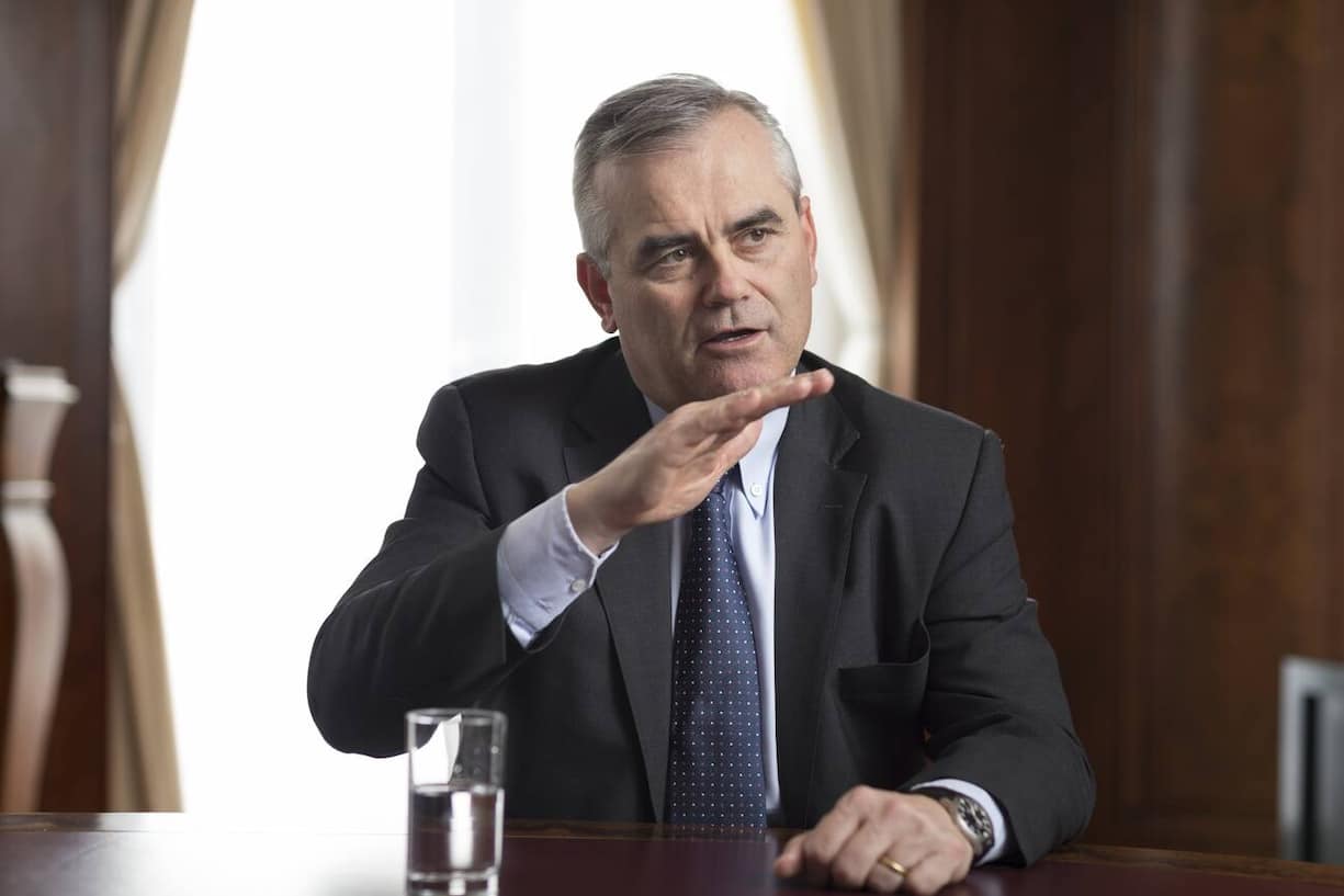 Thomas Gottstein, CEO of Swiss bank Credit Suisse (Schweiz) AG, photographed during an interview situation in a meeting room at the headquarters of Credit Suisse at Paradeplatz Square in Zurich, Switzerland, on February 23, 2017. (KEYSTONE/Gaetan Bally)Thomas Gottstein, CEO Credit Suisse (Schweiz) AG, fotografiert waehrend einer Interviewsituation am 23. Februar 2017 in einem Sitzungszimmer am Credit Suisse Hauptsitz in Zurich. (KEYSTONE/Gaetan Bally)