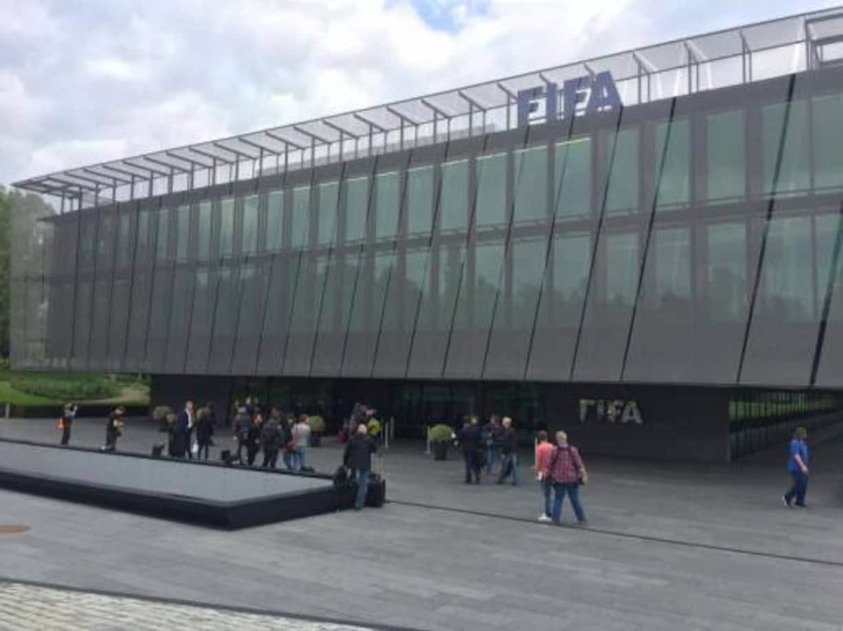 14.01.2015: Die Fifa bestellt zwei Gutachten, die Garcias Ermittlungsbericht zur WM-Vergabe an Russland und Katar prüften. Die Gutachter geben Entwarnung und geben zu bedenken, dass Russland und Katar klagen könnten, wenn ihnen die WM entzogen würde.