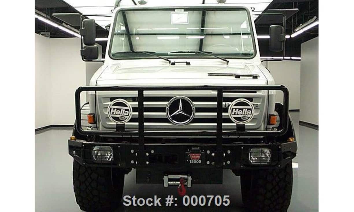 Ein texanischer Autohändler versteigert den Mercedes Benz von Arnold Schwarzenegger auf Ebay. Das sind die Daten zum Terminator-Gefährt: