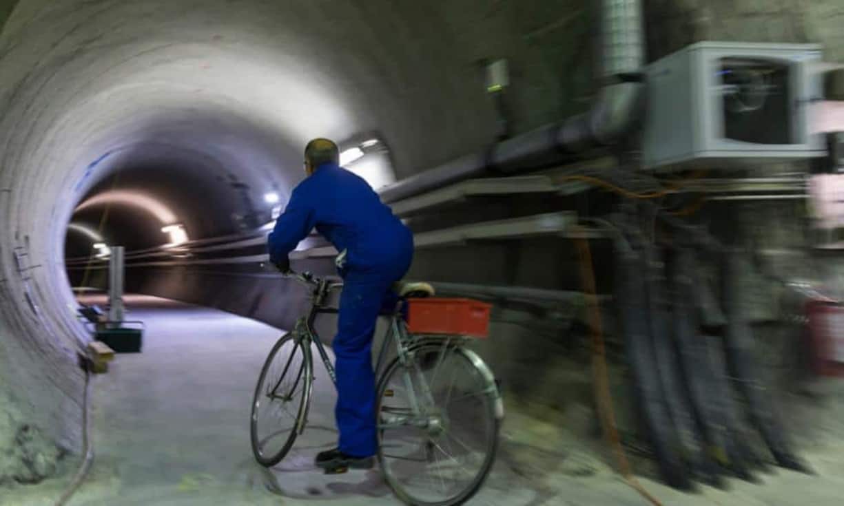 Techniker auf dem Weg zur Baustelle: Ein Selbstständiger im technischen Bereicht verdient 20 Prozent weniger im Jahr als ein Angesteller. 60'000 Franken bekommt er, gegenüber 74'800 Franken bei einer Festanstellung.