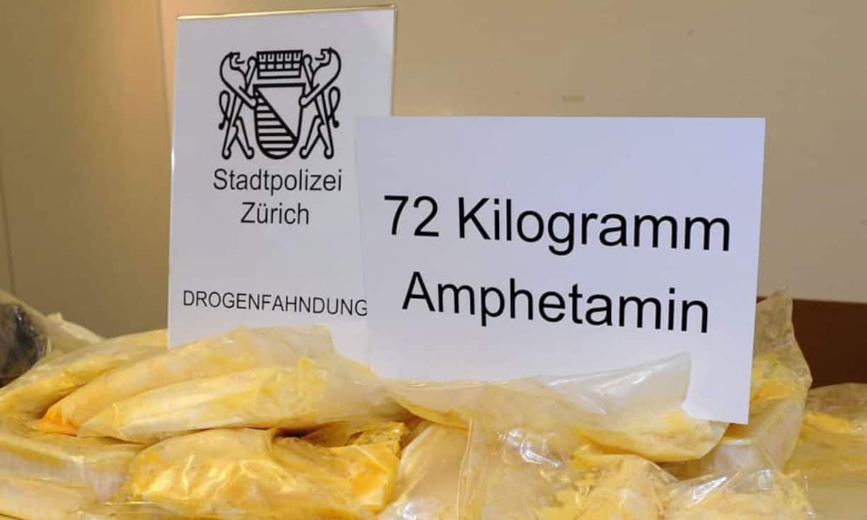 Amphetamine schalten körpereigene Warnsysteme aus, was tagelanges Arbeiten ermöglicht. Ärzte warnen vor einem plötzlichen tödlichen Kreislaufkollaps.