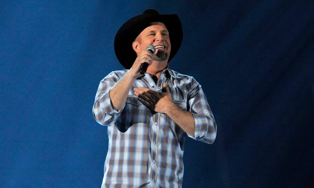 Platz 6: Garth Brooks Mit einem Verdienst in Höhe von 90 Millionen Dollar schafft es Country-Musiker Garth Brooks ebenfalls in die Top Ten von «Forbes».