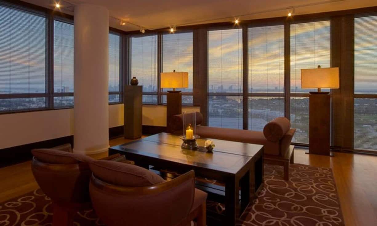 Ein Esszimmer im The Setai Hotel: Die meisten Gästezimmer bieten Blick auf den Atlantik.