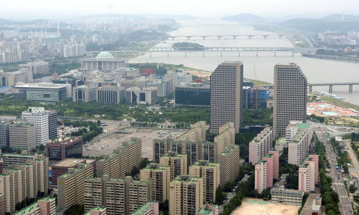 Bei Getränkepreisen liegt Asien vorne - hier befinden sich die fünf teuersten Städte für den Kaffeegenuss. Seoul ist mit 9,15 Franken Spitzenreiter dieser Kategorie. Und auch beim Wein ist die Hauptstadt von Südkorea auf dem zweiten Platz hinter...