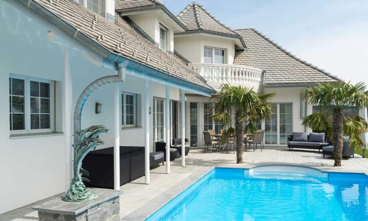 Die Villa befindet sich in Wil. Der Ort mit ca. 21'000 Einwohner liegt zwischen dem Bodensee, der Stadt St. Gallen, dem Alpsteingebirge und der Stadt Zürich. Preis auf Anfrage Quelle und Bilder: Engel & Völkers