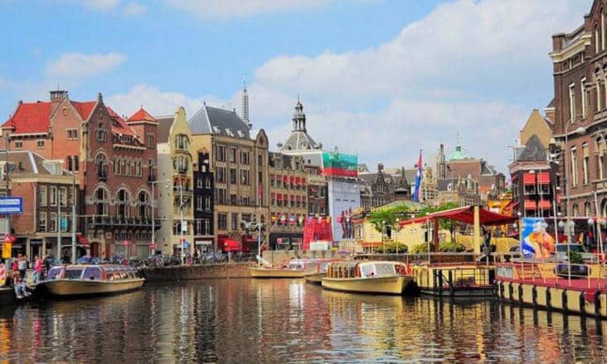 Amsterdam: 1,22 Flickr/CC/Faungg’s photos