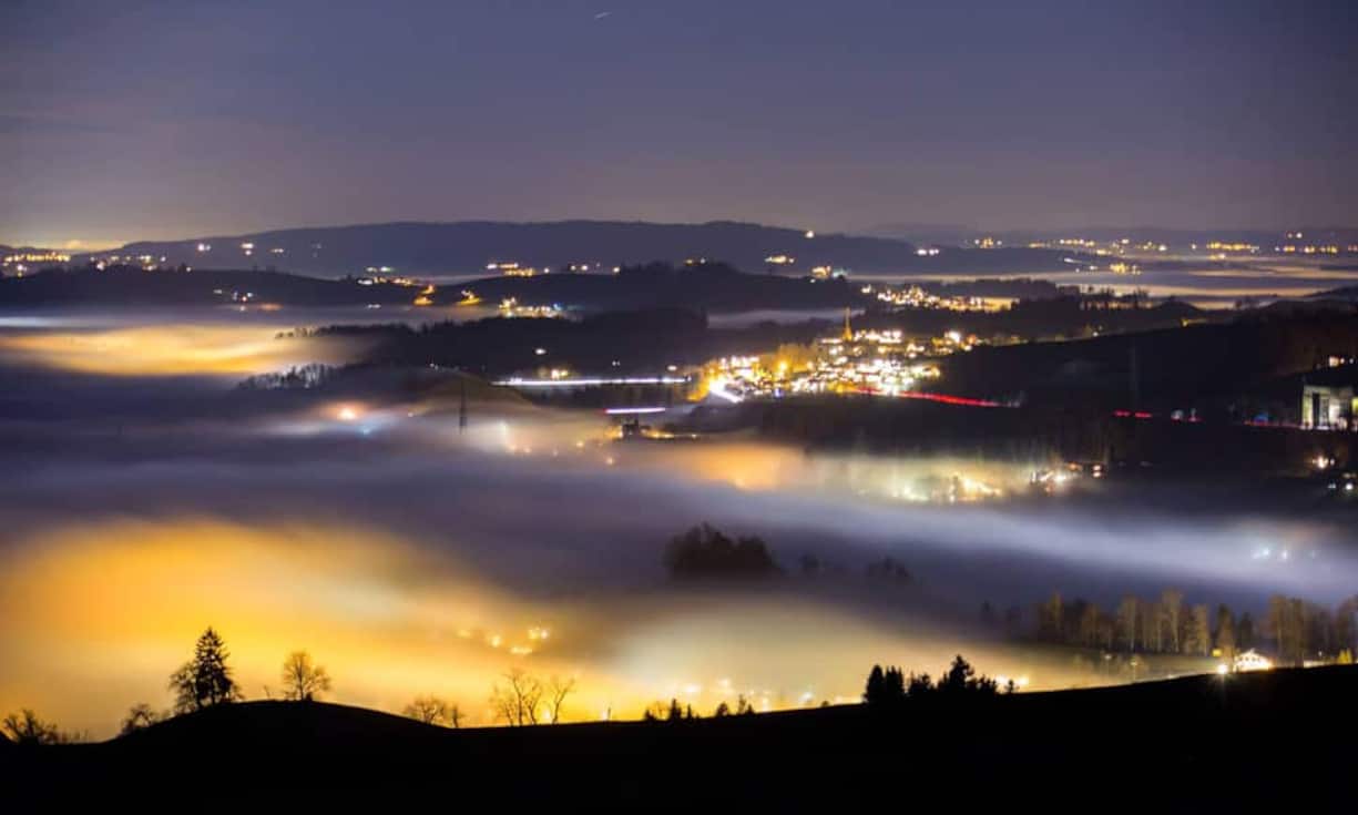 Platz 1: Zug Allen einen Schritt voraus ist jedoch die Stadt Zug, die in allen drei Kategorien durchschnittlich am besten abgeschnitten hat. Dort lassen sich Vermögende gerne nieder. 
Facebook/CC/Zug