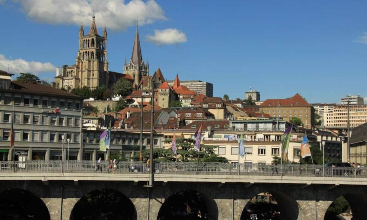 Platz 10: LausanneDie Stadt am Genfersee holte in diesem Jahr unter anderem beim Arbeitsmarkt und im Bereich Erholung und Soiziales auf. (Vorjahr Platz 10).
Bild: Flickr/CC/Cristian Bortes