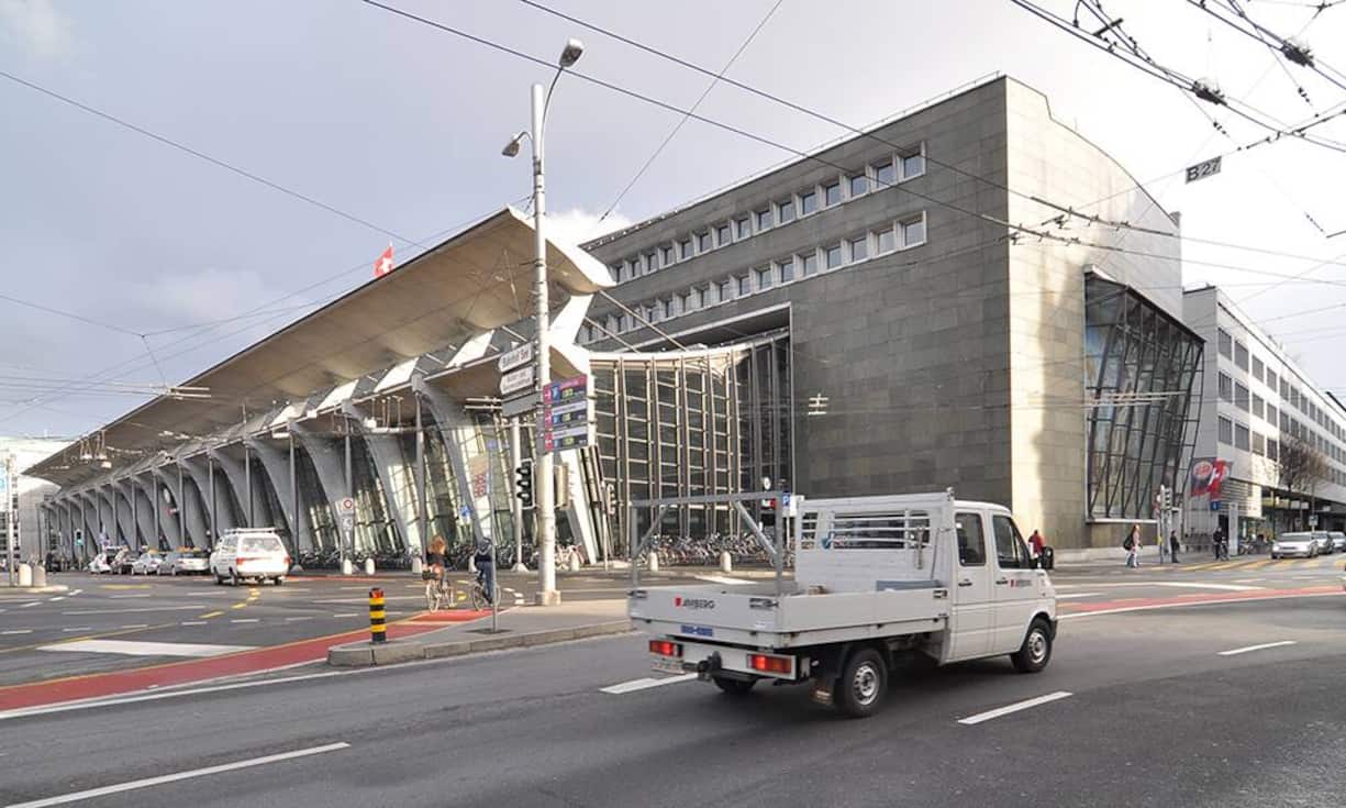 04_bahnhof-luzern-ammann-baumann-mitarbeit-calatrava-foto-portuos.jpg
