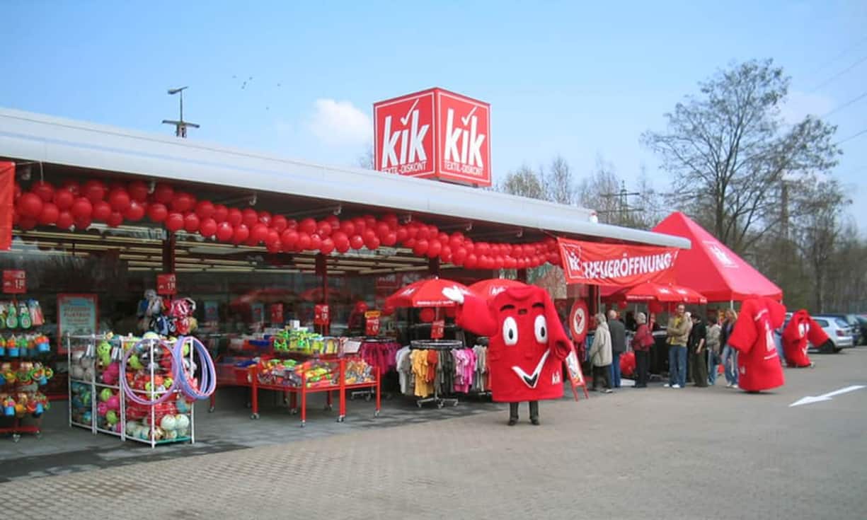 KikZum Abschluss der Textil-Diskont, der sein schönes Firmenmotto zu seinem Namen gemacht hat: Der Kunde ist König. PRDieser Text erschien zuerst bei «Business Insider Deutschland» unter dem Titel «Hättet ihr es gewusst? Die Herkunft bekannter Markennamen»