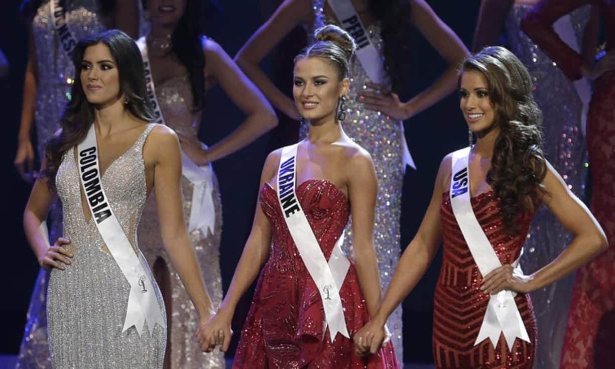 Da waren's nur noch drei: Angestrengtes Lächeln bei Kolumbien, Ukraine und USA.