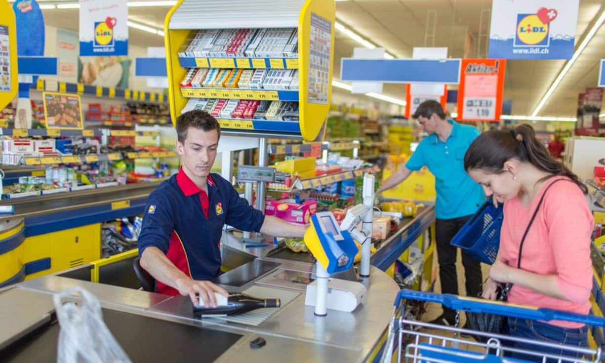 Rang 4: Schwarz Unternehmenstreuhand KGDer grösste Detailhändler aus Deutschland schafft es auf Platz vier.  Die zur Schwarz Unternehmens Treuhand KG gehörende Lidl-Kette ist auch in der Schweiz präsent und ist bereits die dritte deutsche Unternehmung in den Top10.Einzelhandelsumsatz von knapp 99 Milliarden Dollar