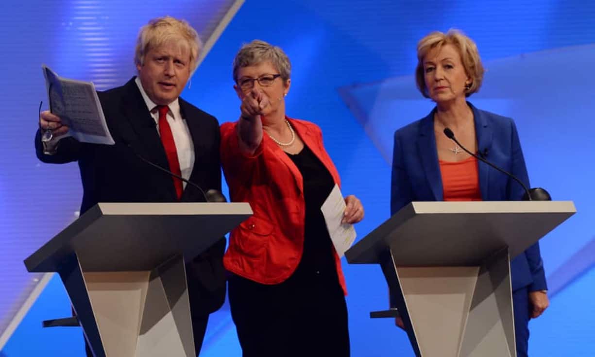 … die deutschstämmige Abgeordnete Gisela Stuart (mitte) als Kampagnenleiterin.