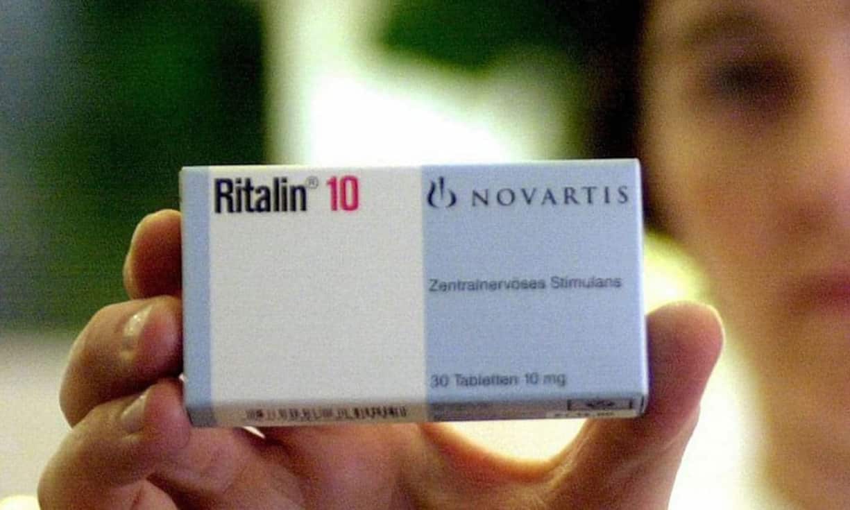 Ritalin schaltet alle Ablenkungen aus und bringt totale Konzentration. Langfristig kommt es zu Einschlafstörungen und schlaganfallähnlichen Symptomen.