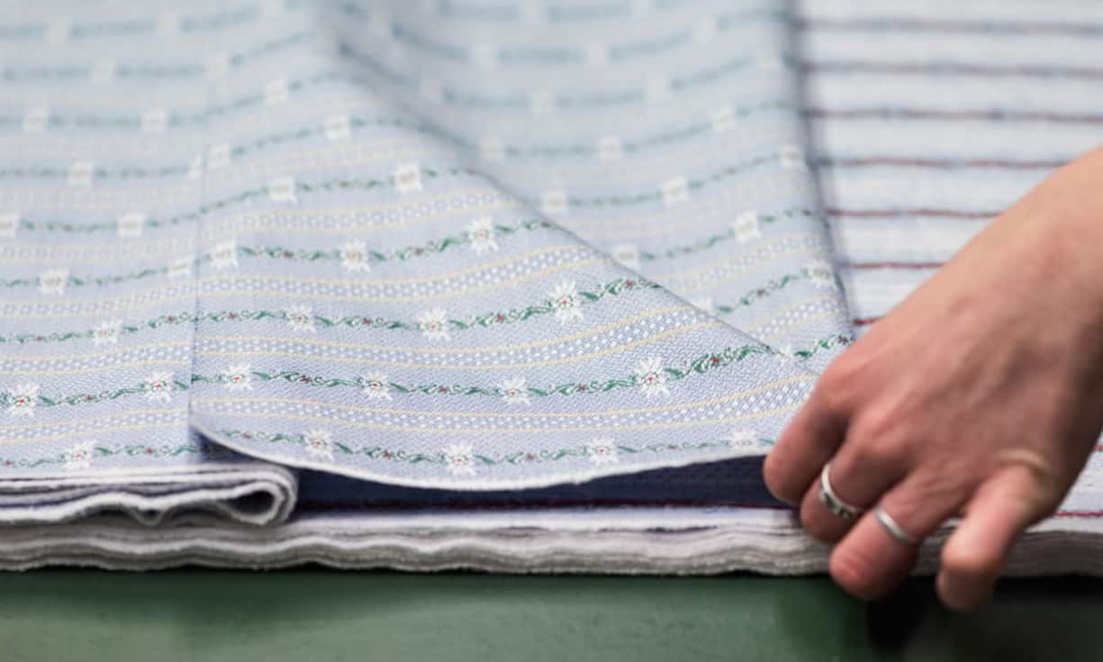 Heute kaufen nicht mehr nur Schwinger-Fans, sondern auch Städter gerne die traditionell gemusterten Hemden.