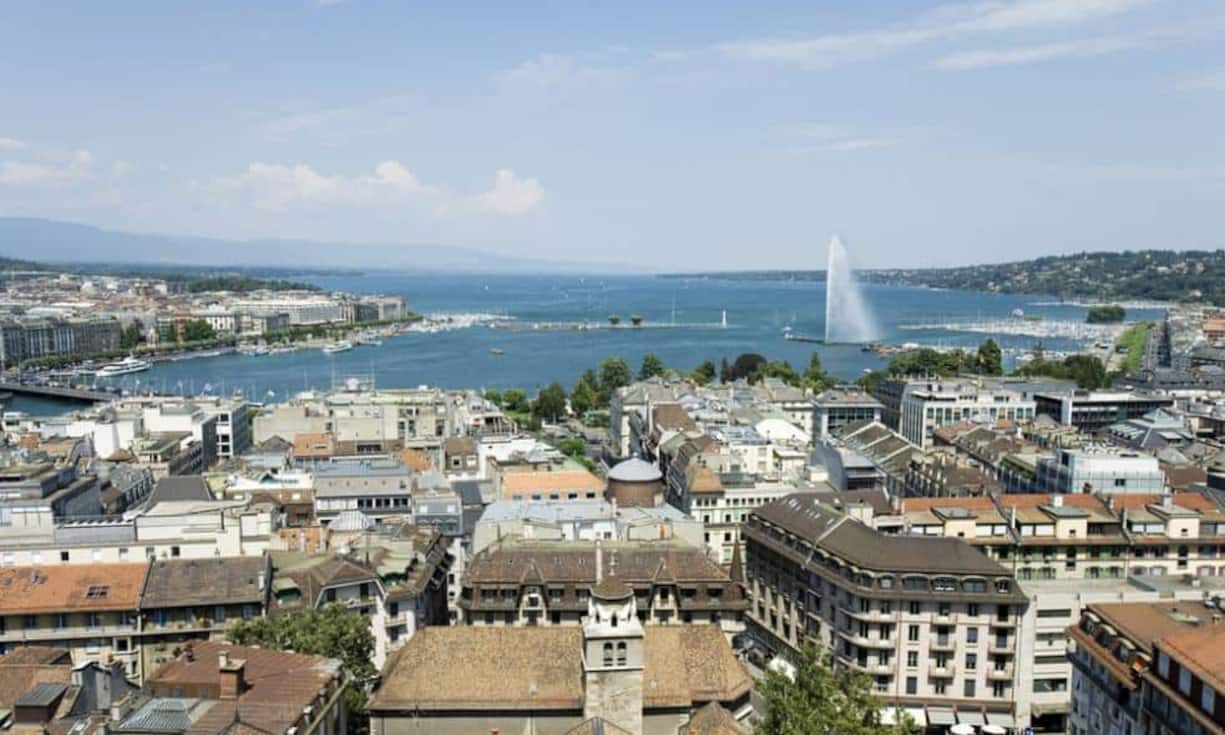 Platz 19: Genf
Das Berliner Reiseportal Goeuro hat die Preise von Hotels und Privatunterkünften weltweit verglichen. Das Ergebnis: Fünf Schweizer Städte zählen in punkto Beherbergungskosten zu den 30 teuersten der Welt. Mit einem Durchschnittspreis von 111 Franken schaffte es Genf gerade noch in die Top 20. Bern liegt mit 101 Franken auf dem 24. Platz. Lausanne ist mit durchschnittlich 97 Franken die billigste der untersuchten Schweizer Städte und liegt auf Platz 26.